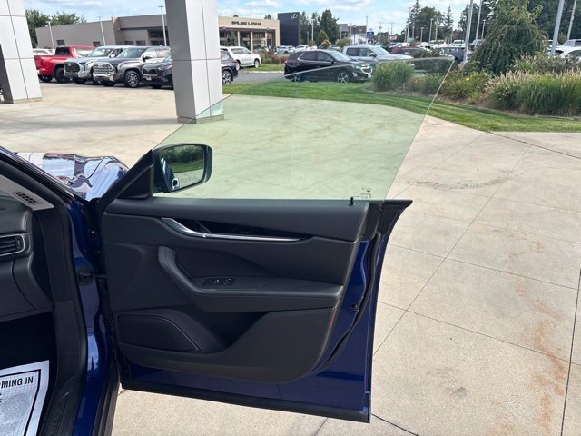 Used 2022 Maserati Levante GT AWD/4WD image 34