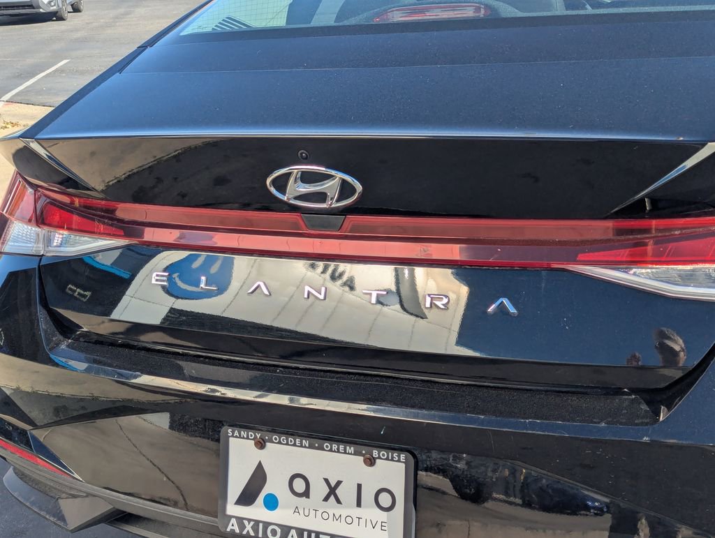 Used 2023 Hyundai Elantra SE image 5
