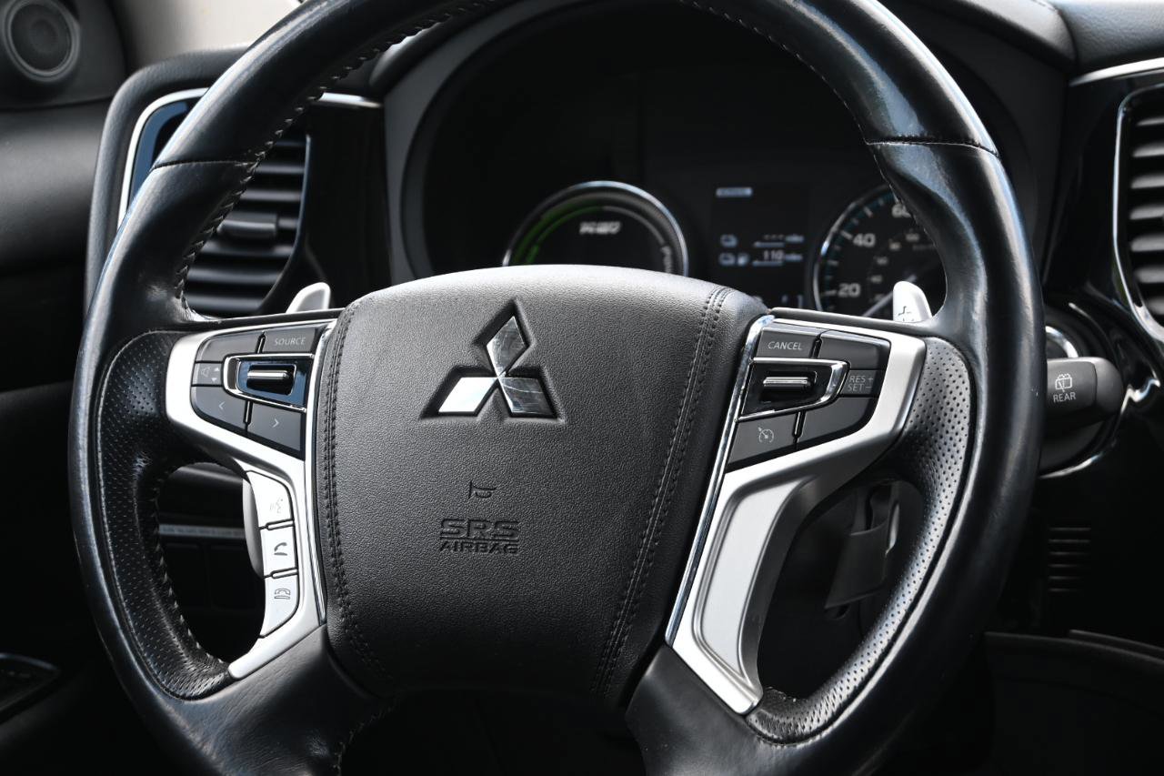 Used 2018 Mitsubishi Outlander SEL AWD/4WD image 27