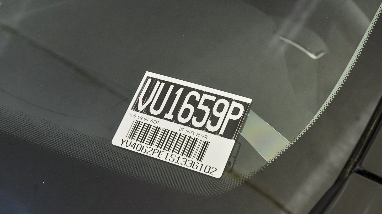 Certified 2025 Volvo XC90 B6 Plus image 32