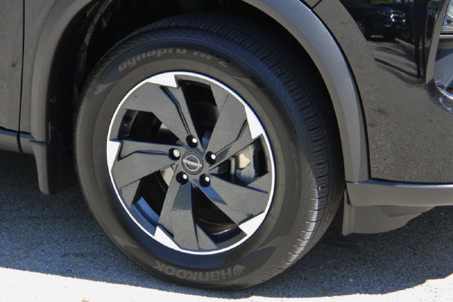 Used 2025 Nissan Rogue SV AWD/4WD image 14
