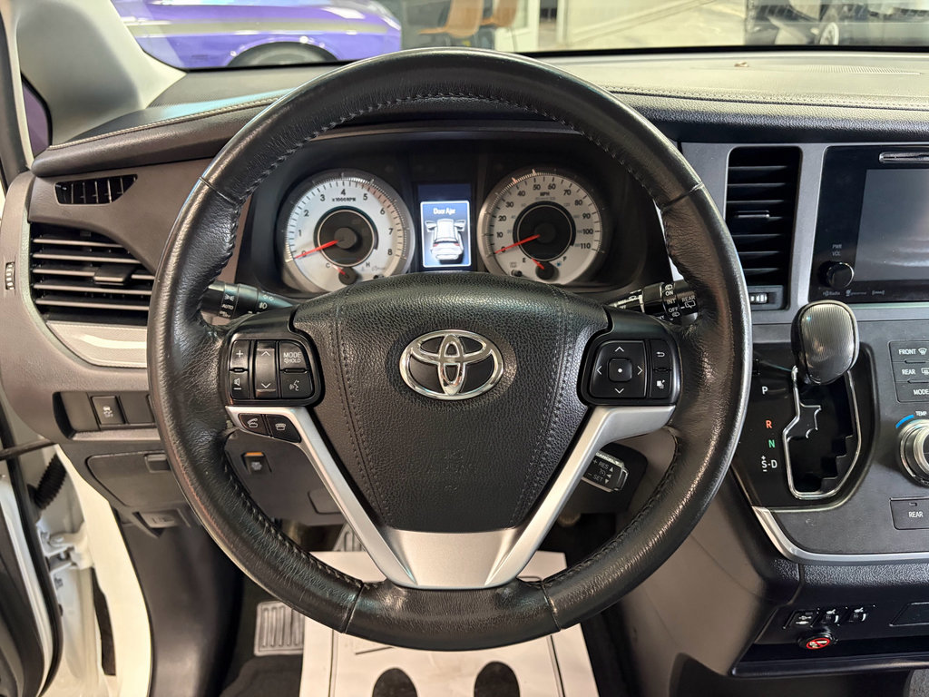 Used 2017 Toyota Sienna SE FWD image 14