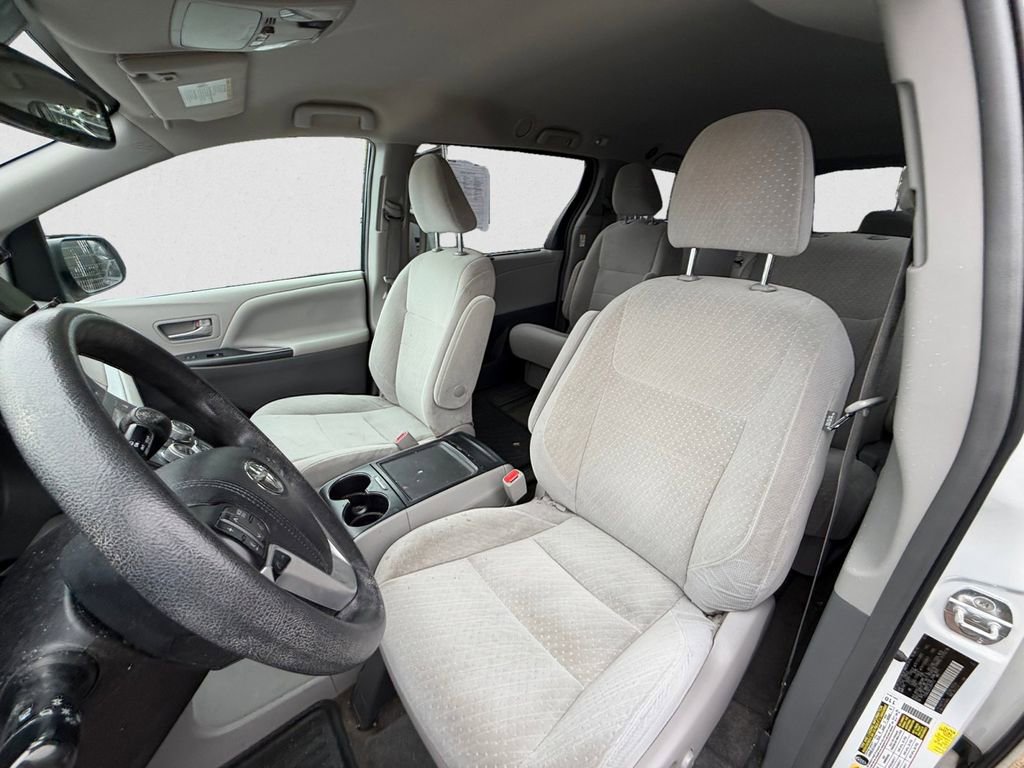 Used 2018 Toyota Sienna LE FWD image 6