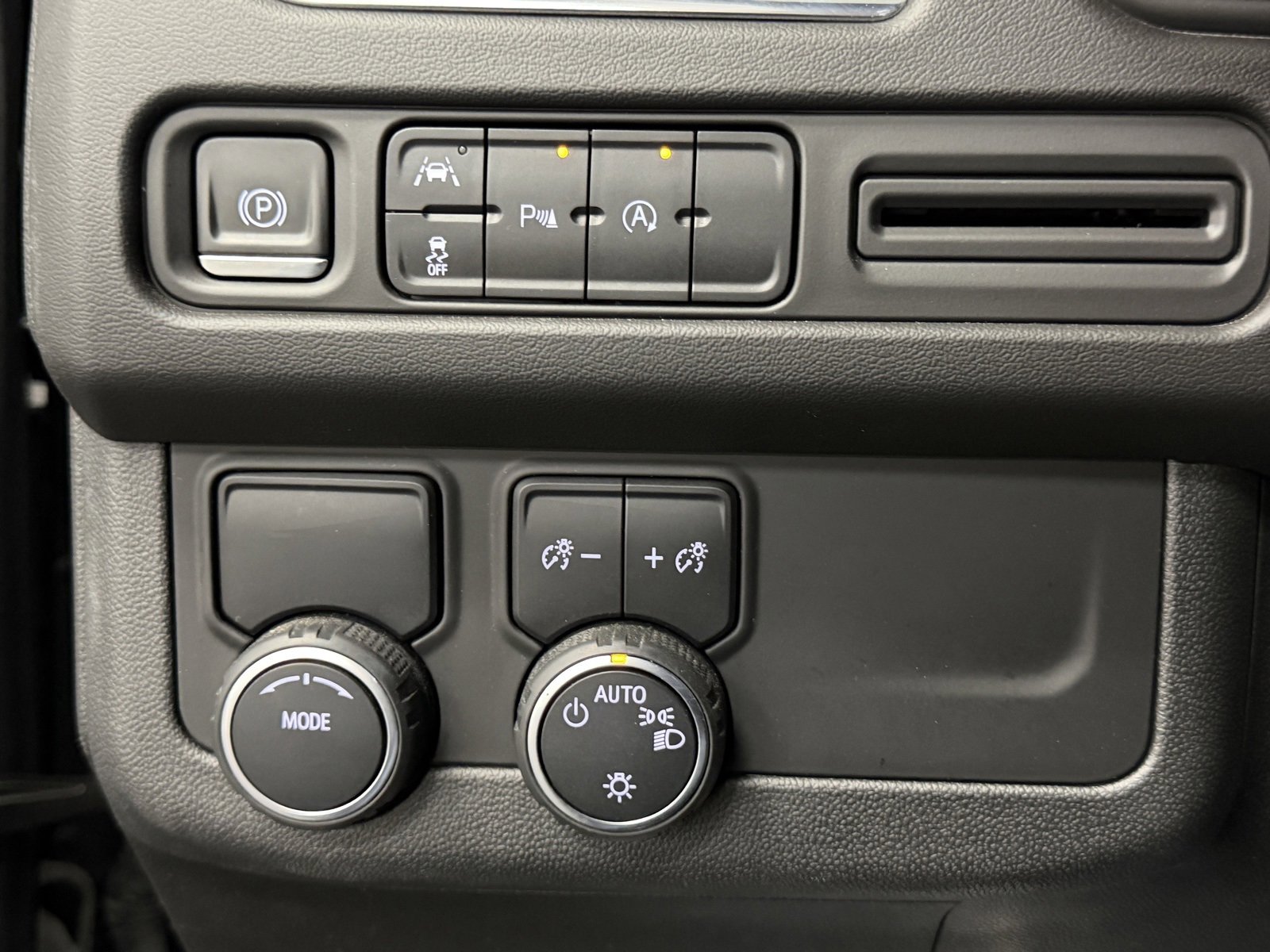 Used 2023 Chevrolet Suburban LS image 23