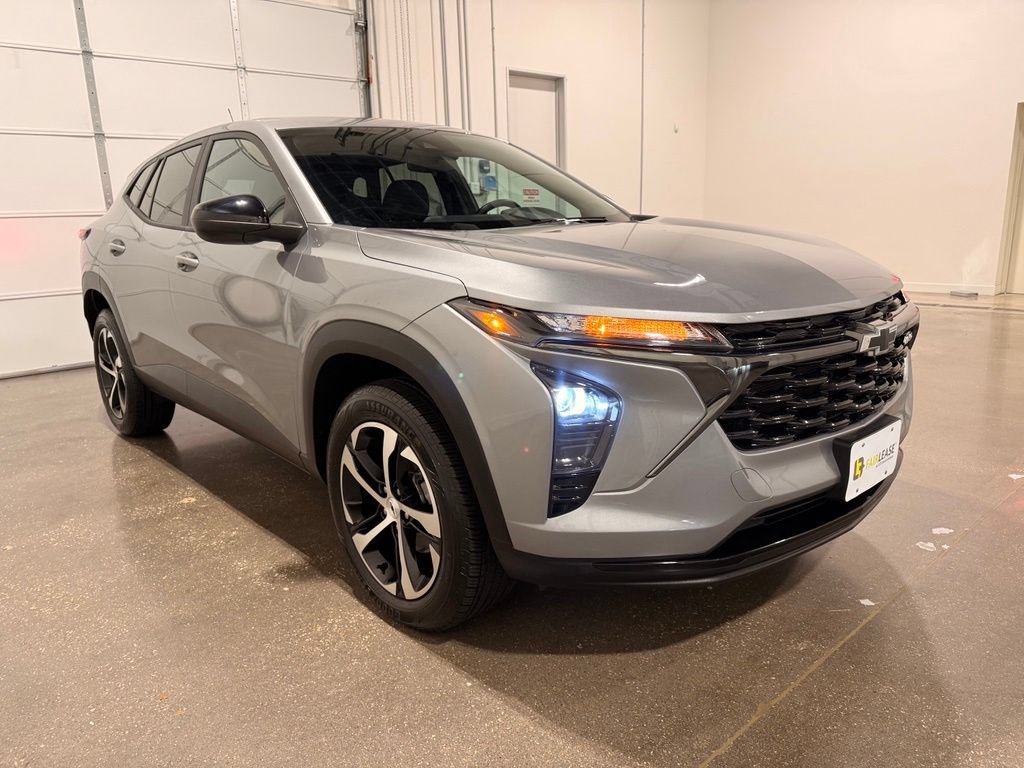 Used 2024 Chevrolet Trax RS w/ Driver Confidence Package FWD image 3