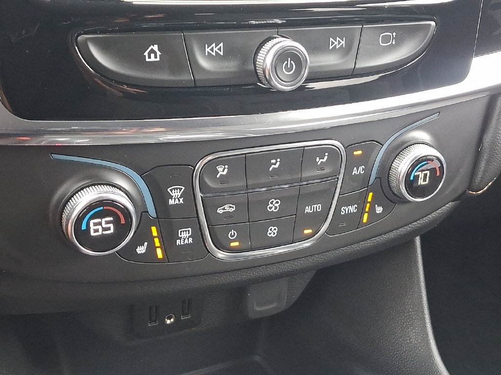 Certified 2021 Chevrolet Traverse LT FWD image 16
