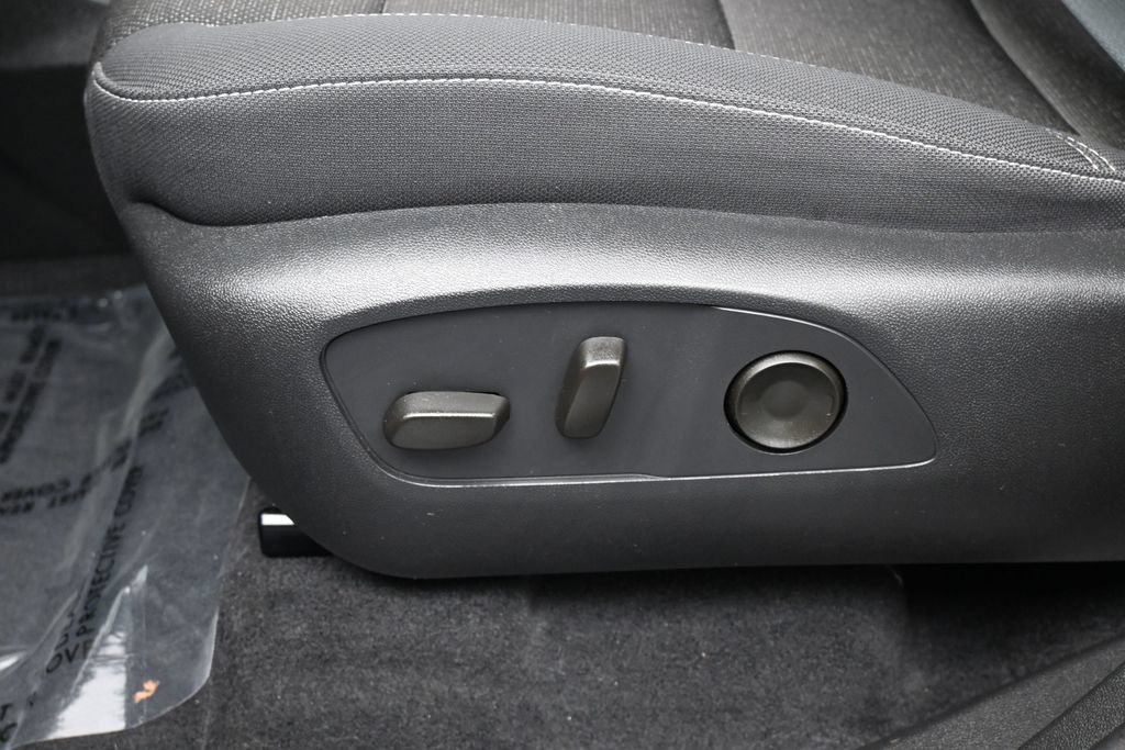 Used 2026 Chevrolet Traverse LT FWD image 12
