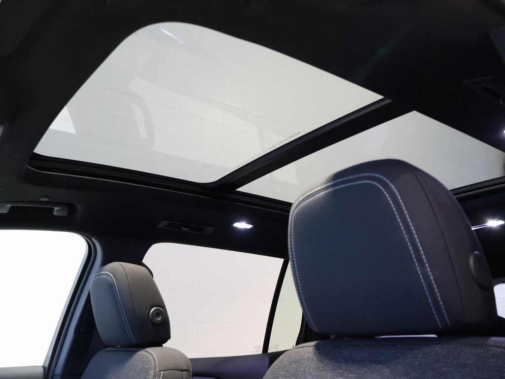 Used 2025 Chevrolet Traverse LT w/ Sun and Wheel Package image 28