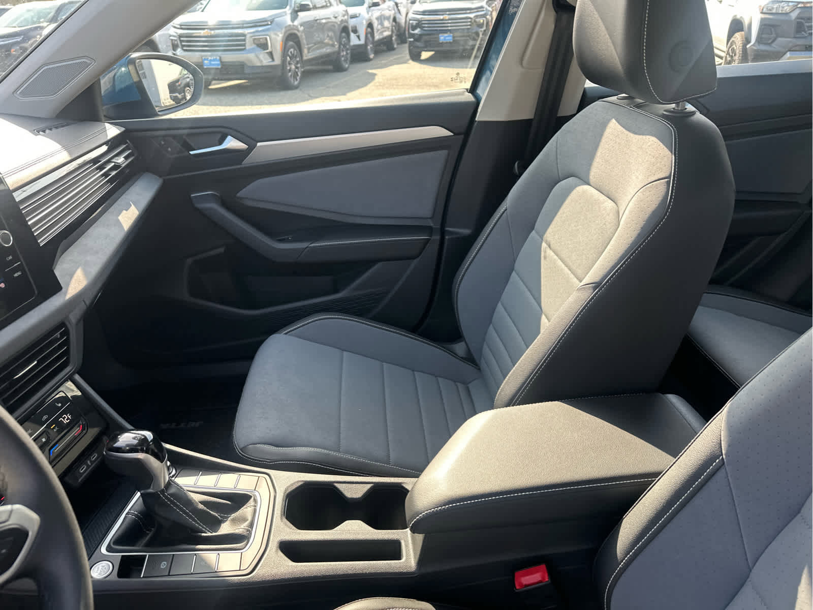Used 2025 Volkswagen Jetta SE w/ Sunroof Package image 12