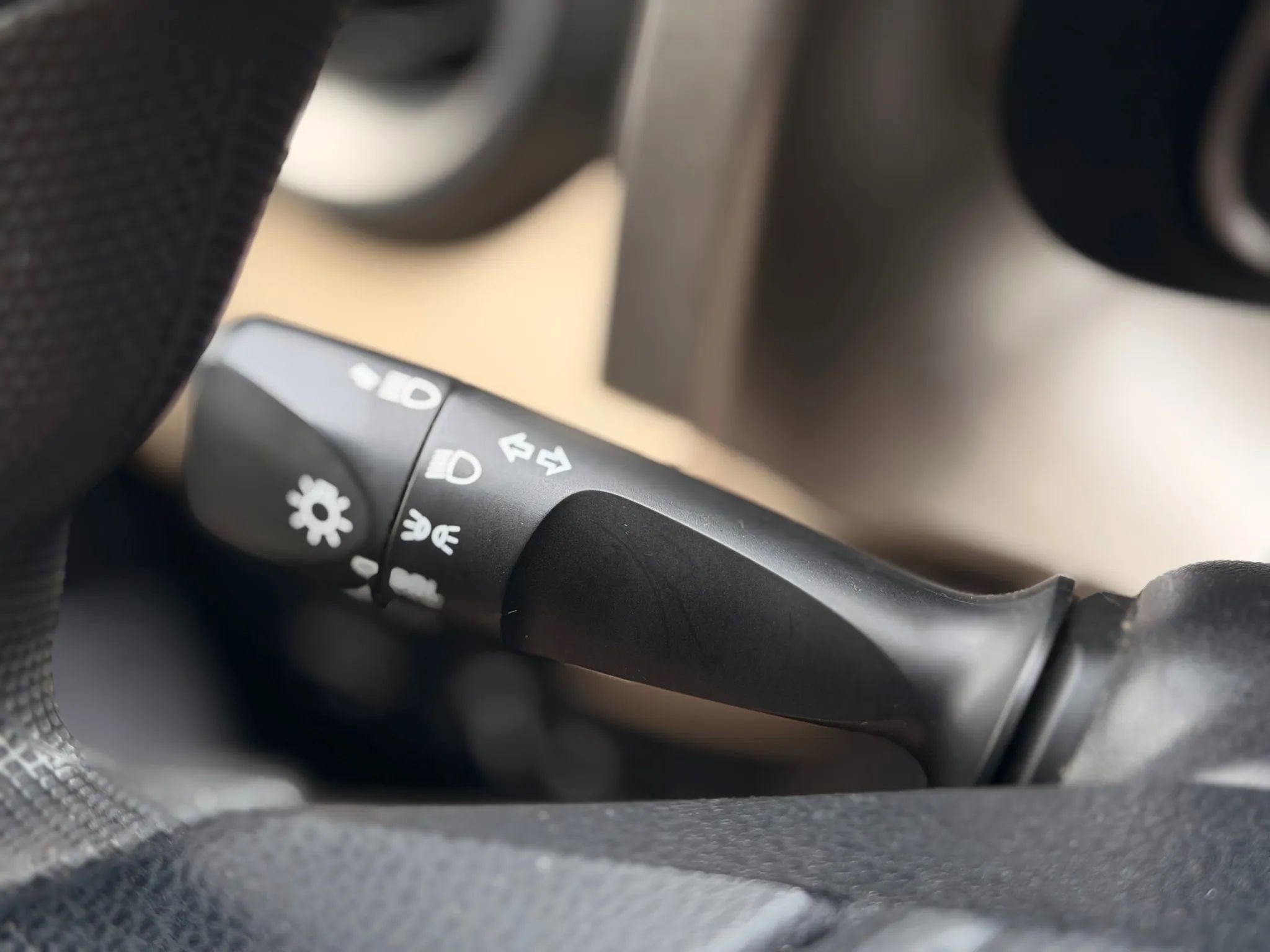 Used 2013 Toyota RAV4 LE image 35