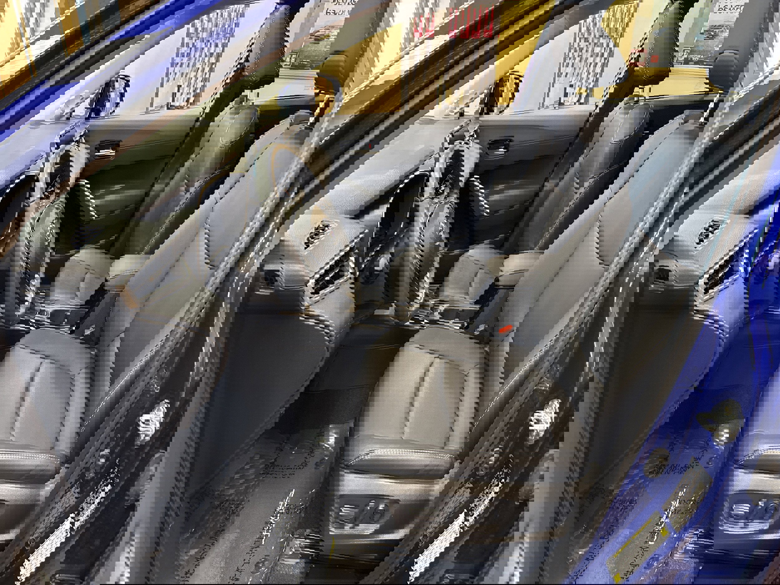 Used 2023 Toyota Corolla Cross XLE w/ Convenience Package image 7