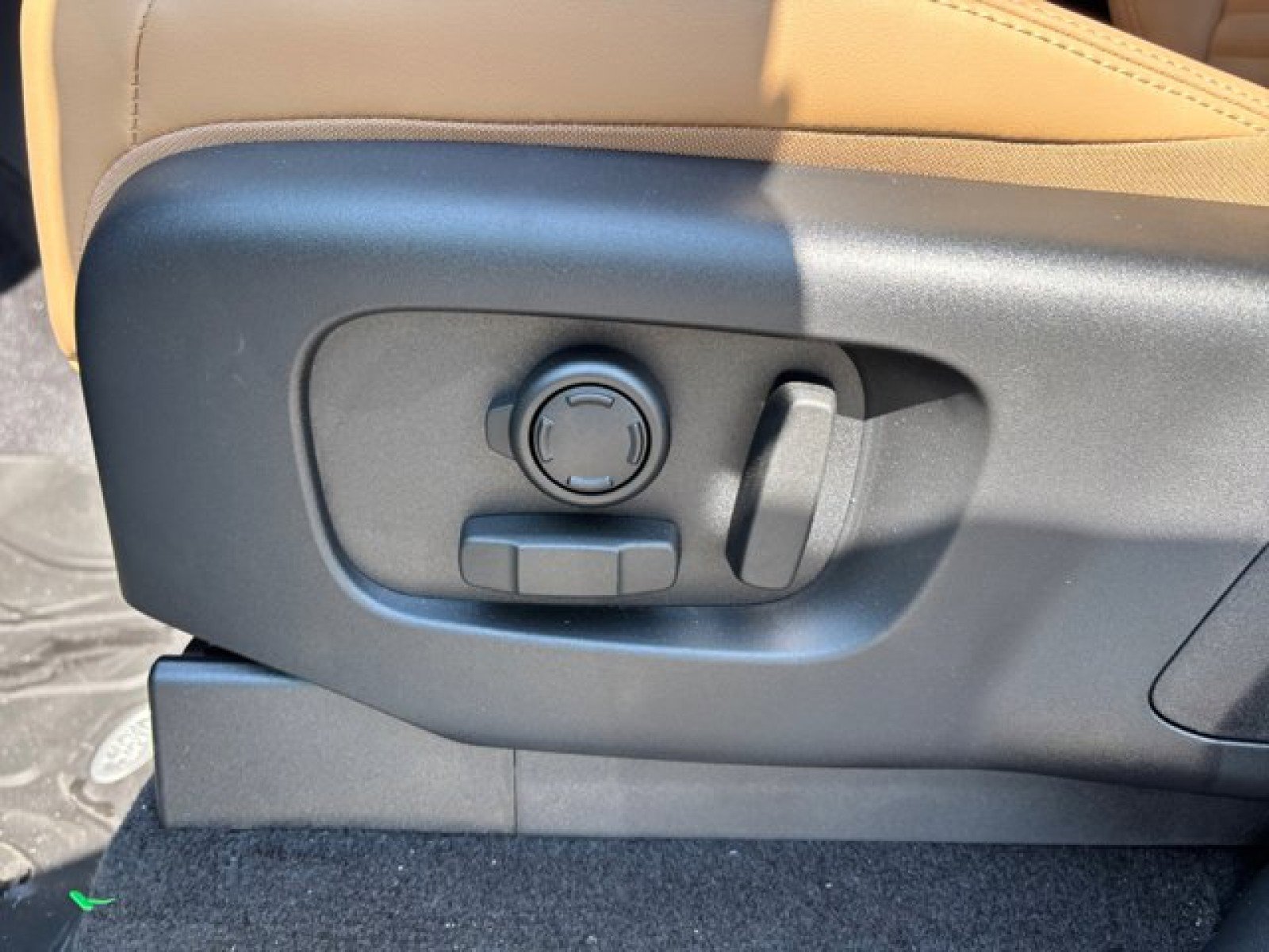 New 2025 Land Rover Discovery Dynamic SE image 11