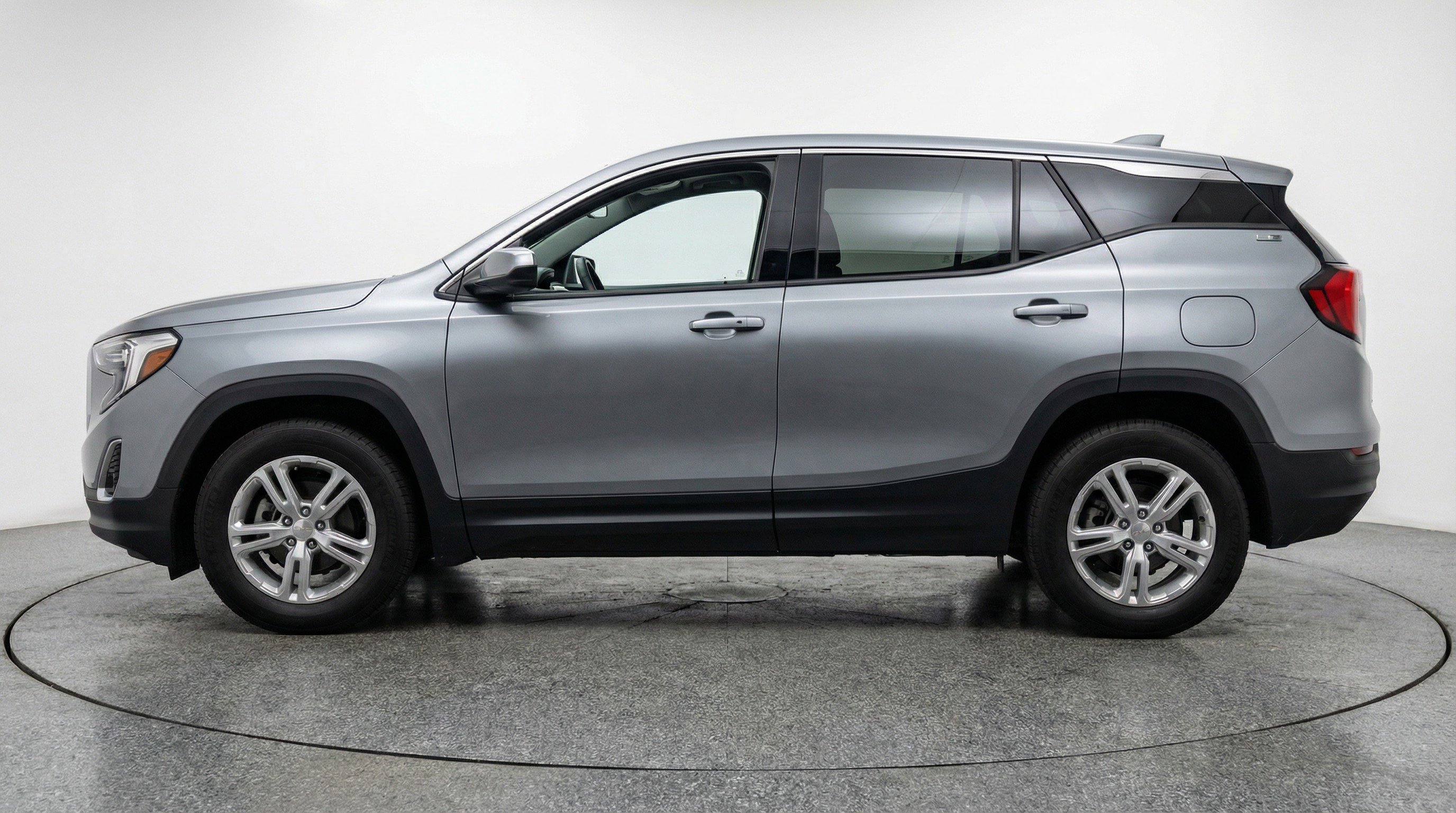Used 2024 GMC Terrain SLE image 5