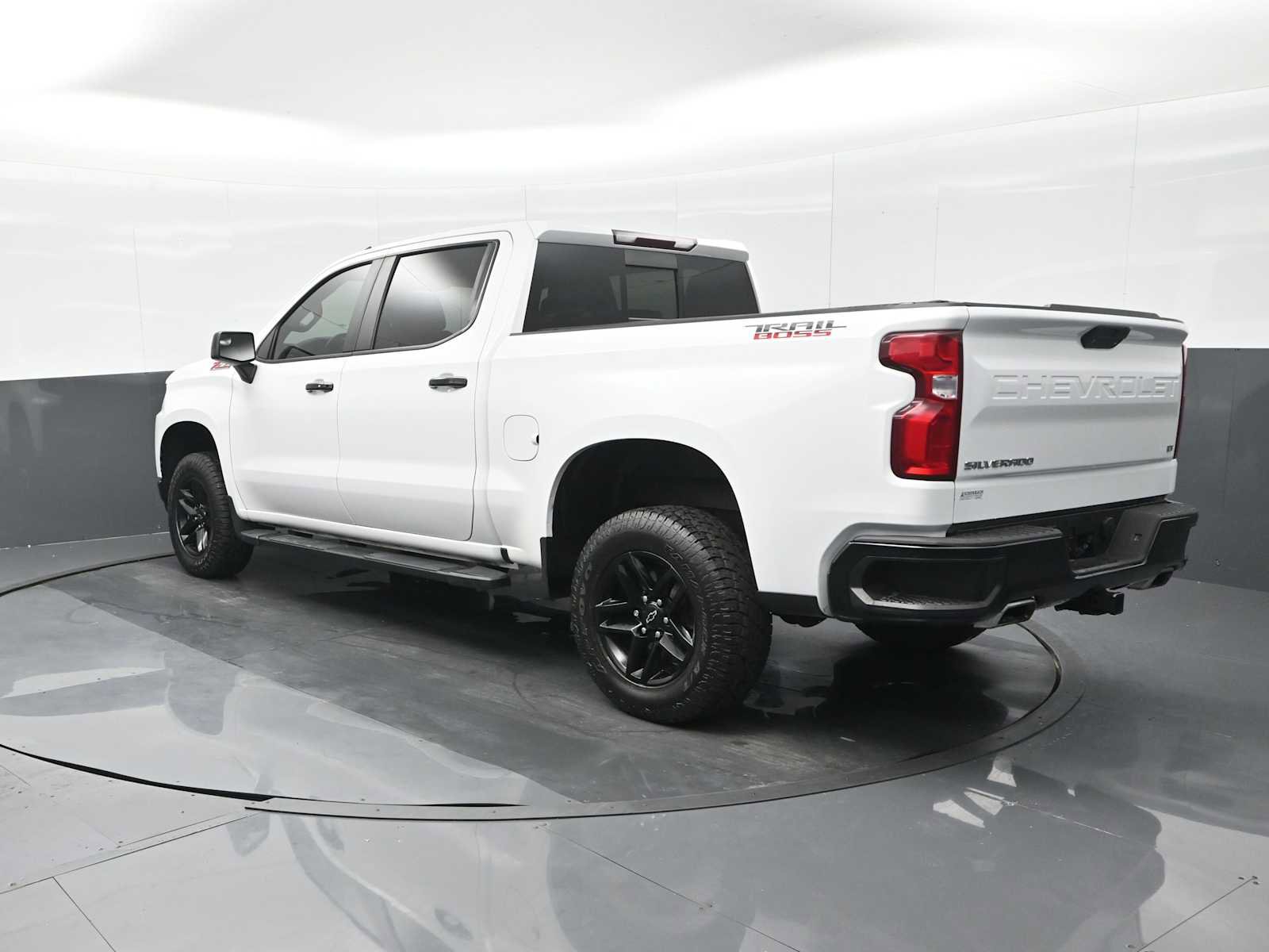 Used 2021 Chevrolet Silverado 1500 LT Trail Boss w/ Convenience Package II image 5