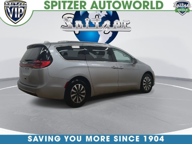 Used 2021 Chrysler Pacifica Touring-L FWD image 16