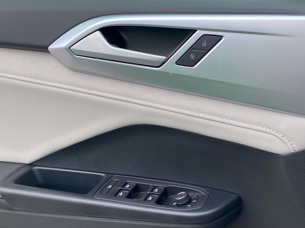 New 2025 Volkswagen Taos SE image 11