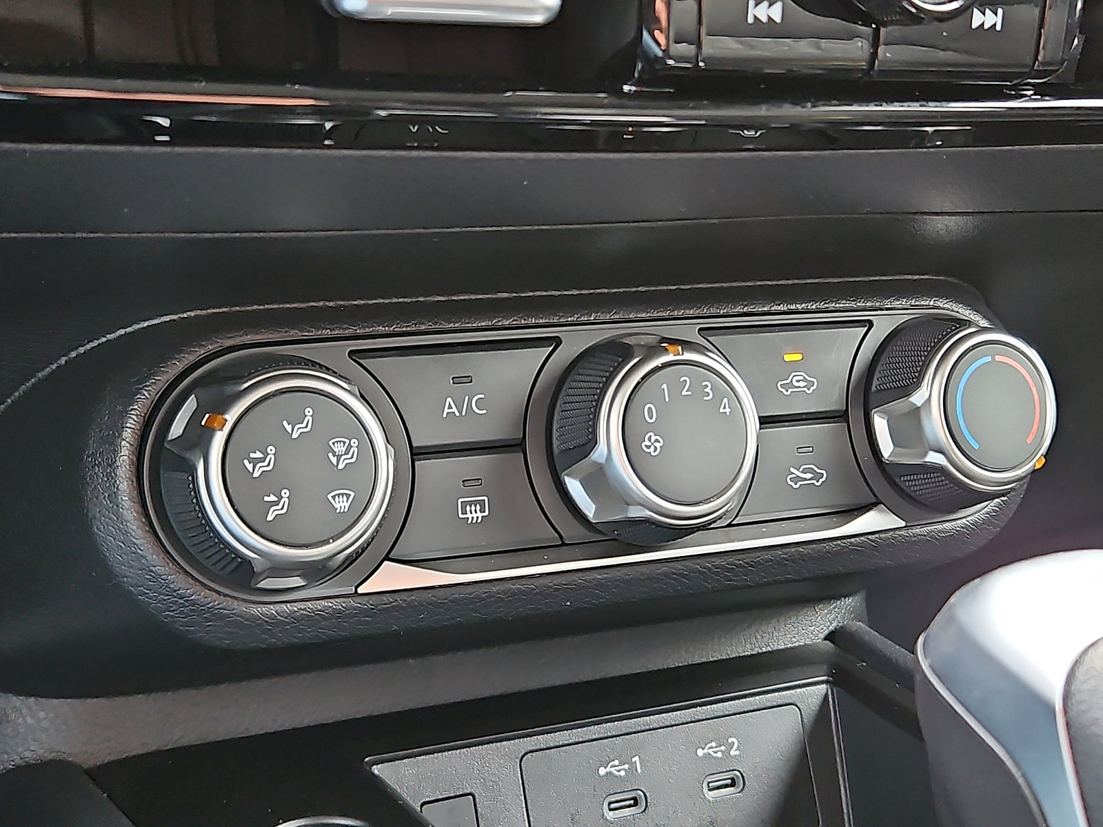 Certified 2025 Nissan Kicks SV w/ Illumination Package image 15