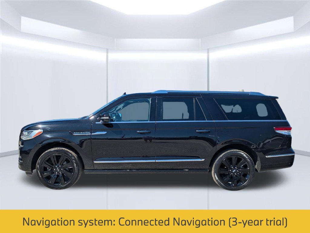 Used 2023 Lincoln Navigator L Reserve RWD image 2