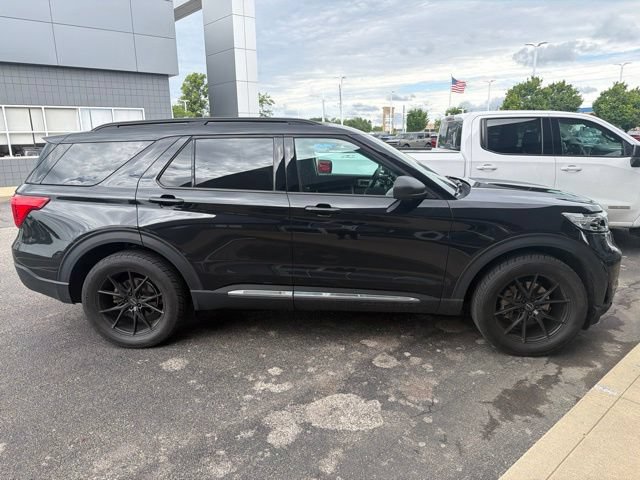 Used 2024 Ford Explorer XLT AWD/4WD image 2