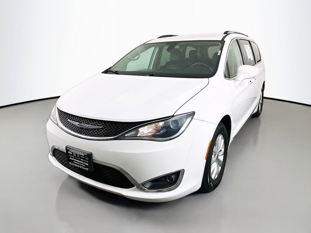 Used 2019 Chrysler Pacifica Touring-L image 3