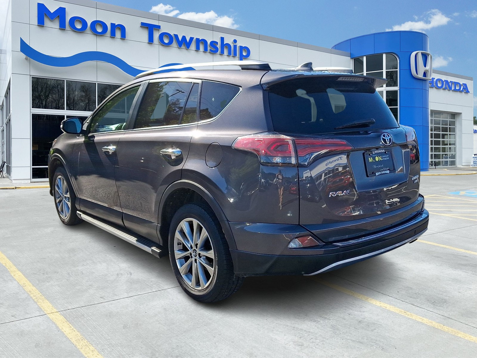 Used 2017 Toyota RAV4 Limited w/ Advanced Technology Package AWD/4WD image 4