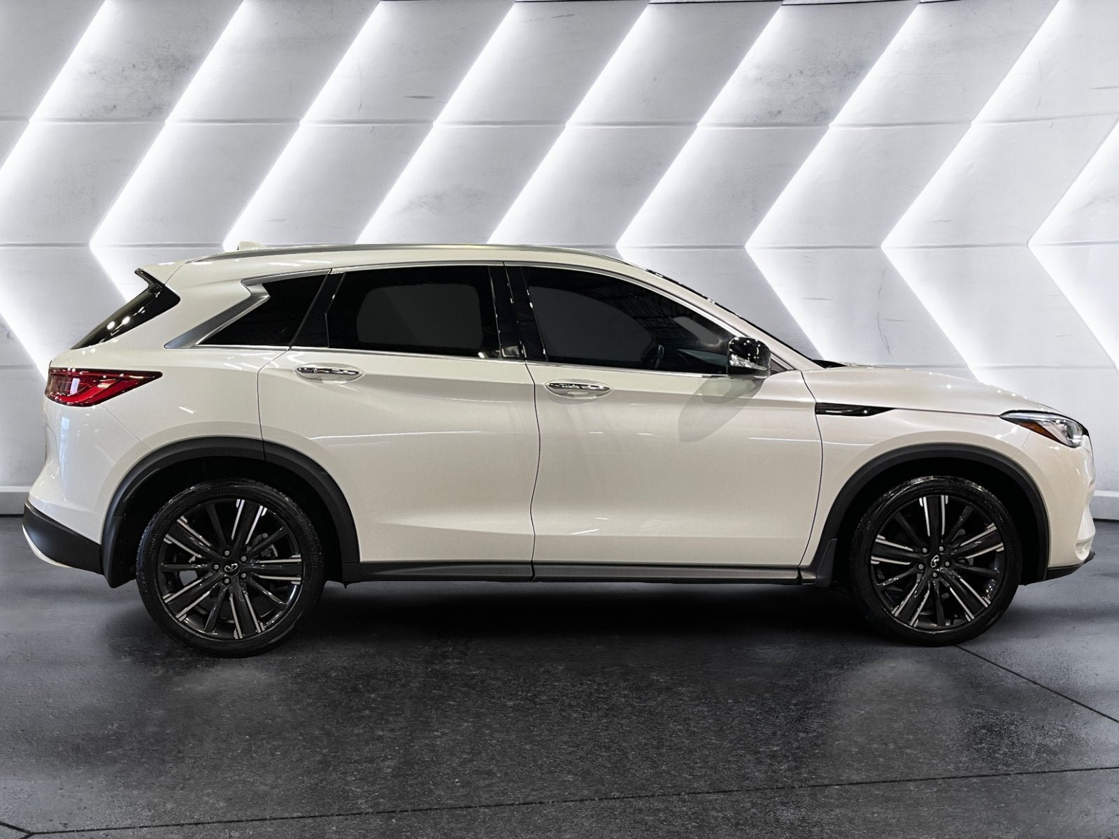 Used 2022 INFINITI QX50 Luxe w/ Appearance Package AWD/4WD image 7