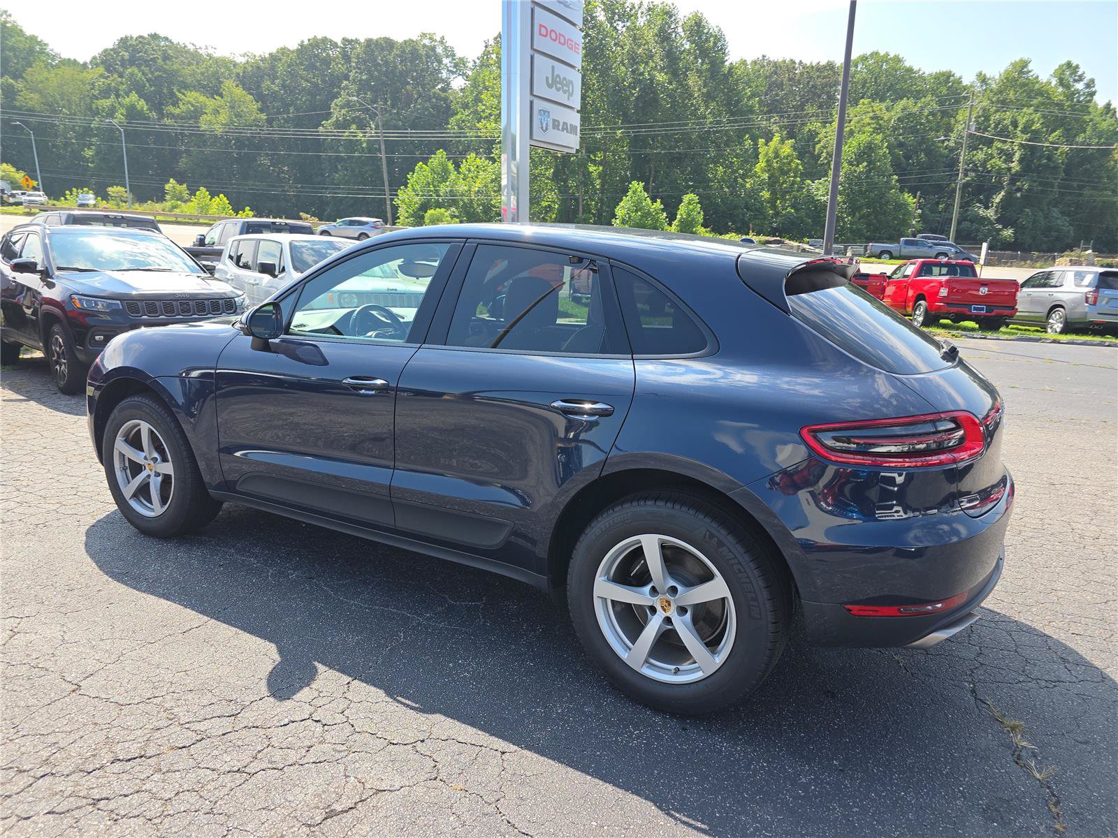 Used 2018 Porsche Macan AWD/4WD image 5