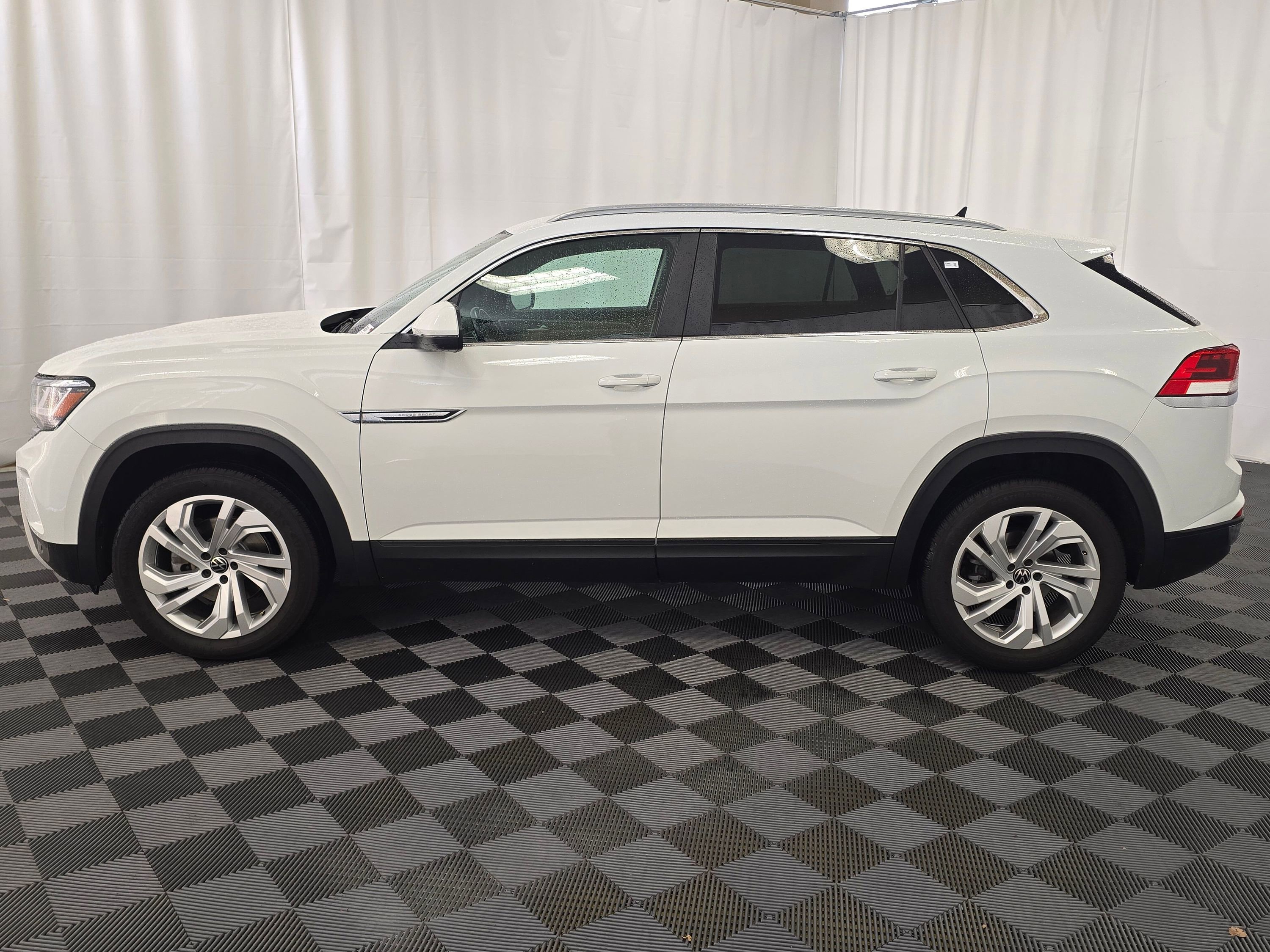 Used 2020 Volkswagen Atlas Cross Sport SEL image 3