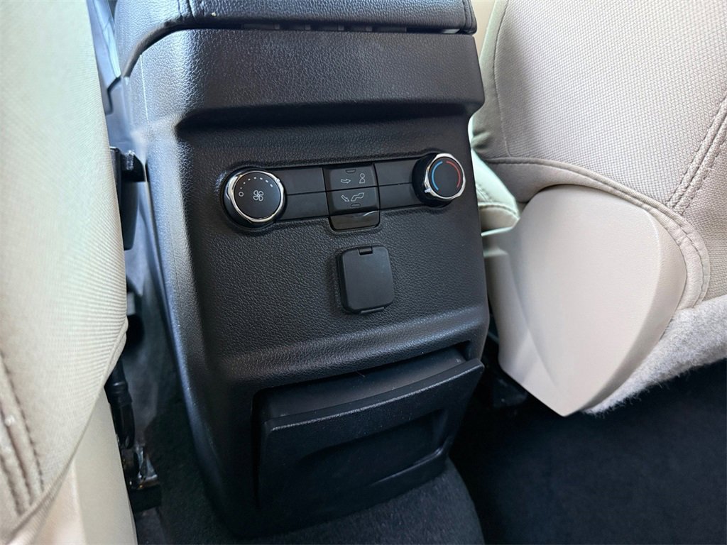 Used 2017 Ford Explorer XLT image 27