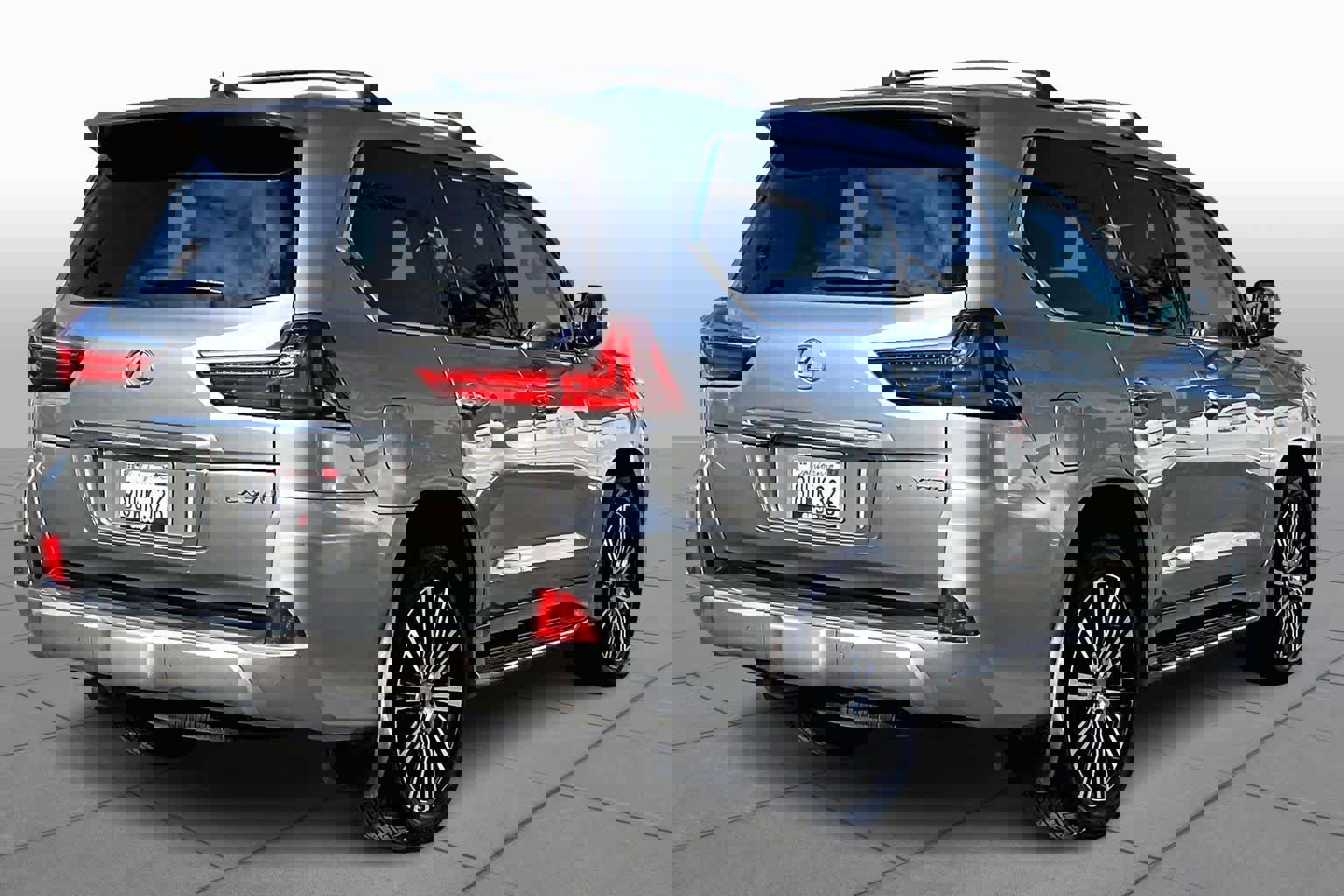 Used 2021 Lexus LX 570 4WD w/ 3rd Row & Luxury Pkg image 12