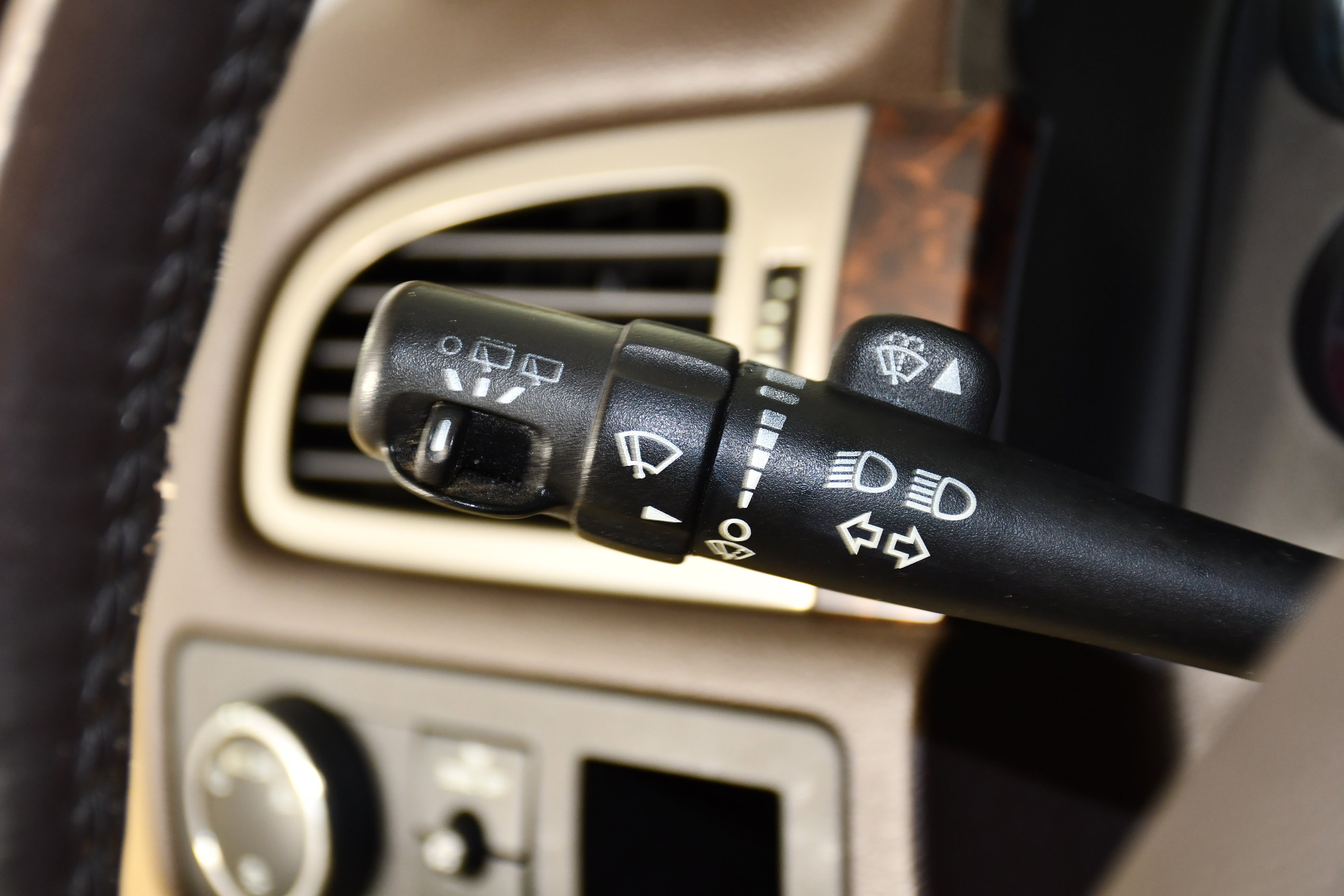 Used 2012 GMC Yukon Denali AWD/4WD image 23
