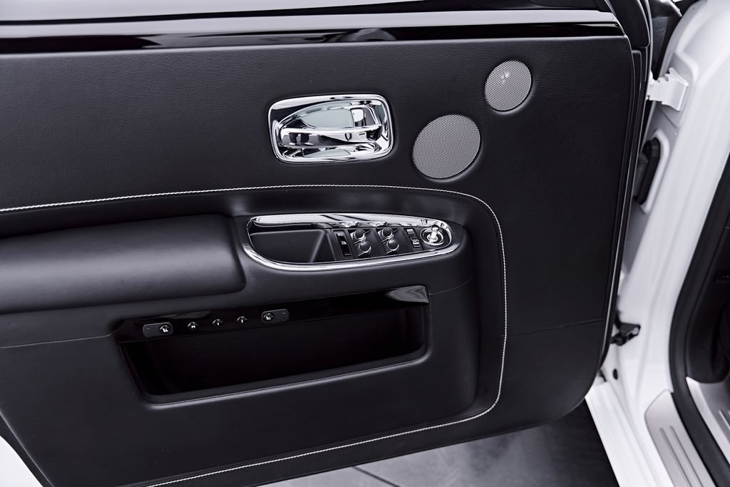 Used 2018 Rolls-Royce Ghost RWD image 45