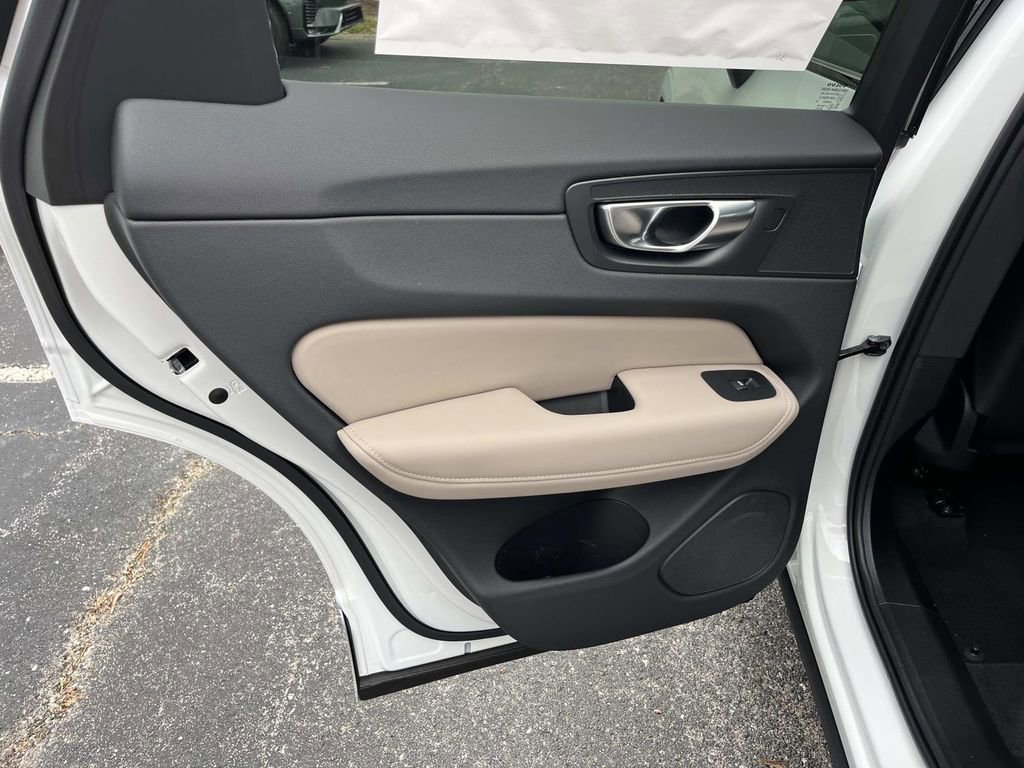 New 2026 Volvo XC60 B5 Core w/ Climate Package image 18
