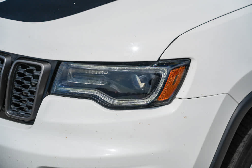Used 2018 Jeep Grand Cherokee Trailhawk w/ Trailhawk Luxury Group AWD/4WD image 2