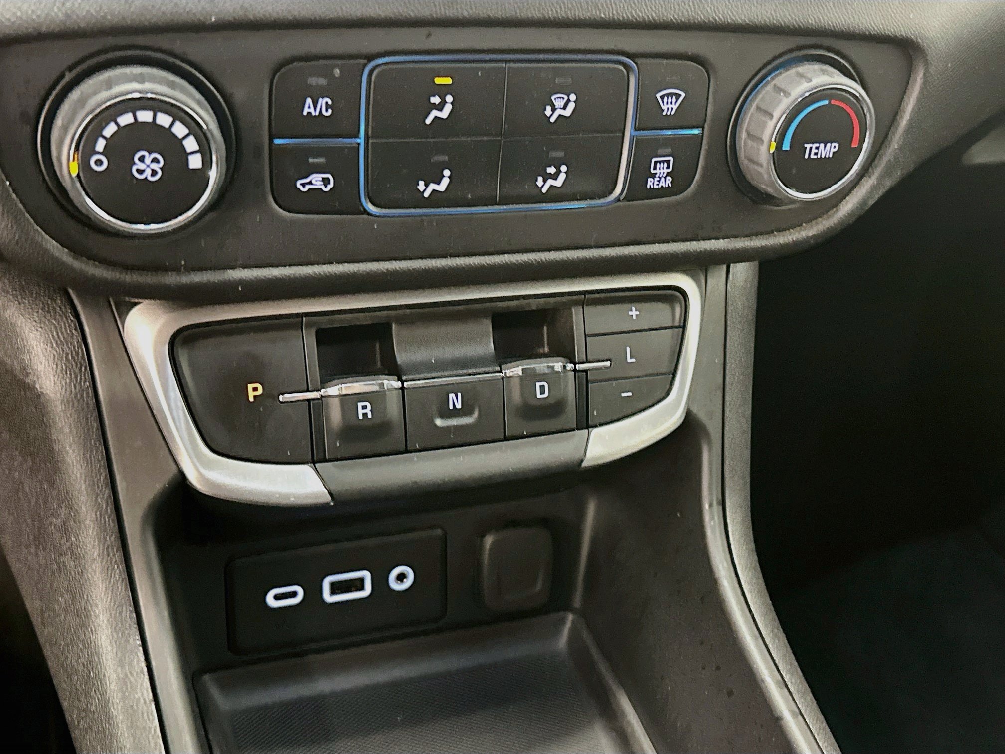Used 2024 GMC Terrain SLE AWD/4WD image 25