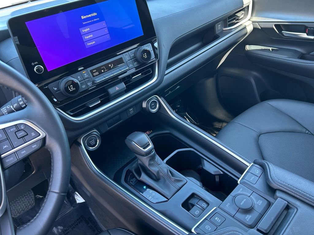 Used 2025 Toyota Grand Highlander AWD image 19