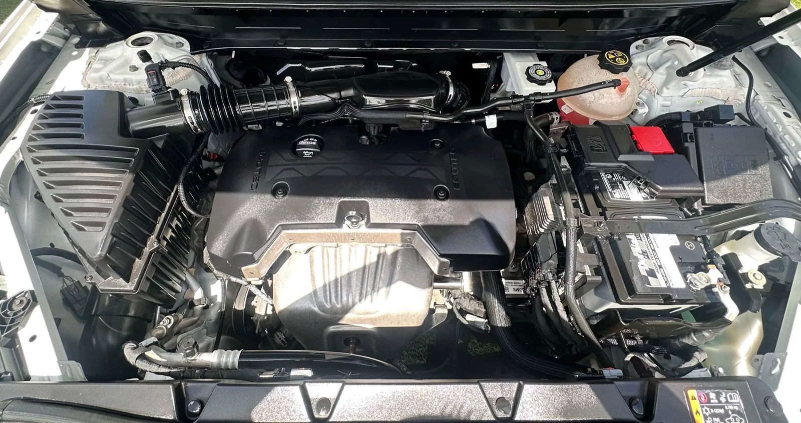 Used 2021 GMC Acadia SLE w/ LPO, Floor Liner Package image 23