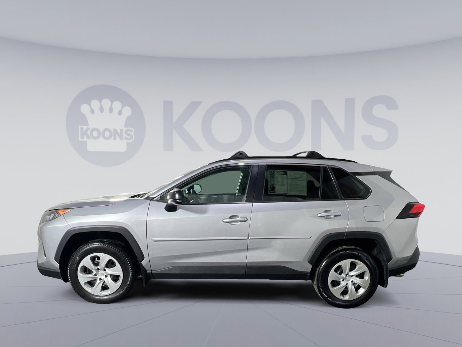 Used 2021 Toyota RAV4 LE AWD/4WD image 2