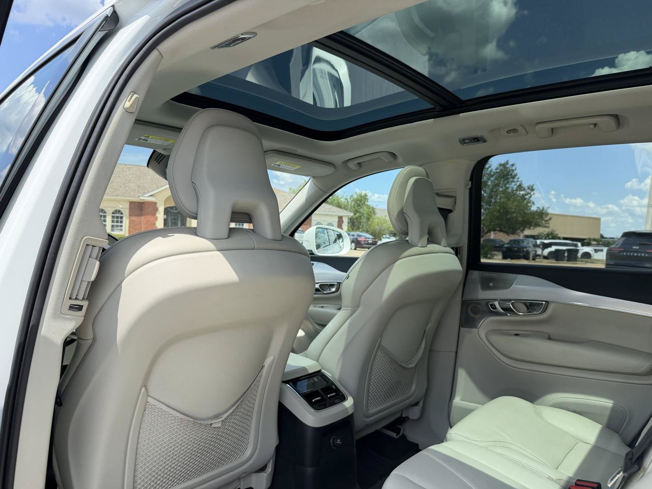 Used 2016 Volvo XC90 T8 Momentum w/ Vision Package AWD/4WD image 18