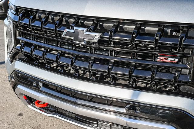Used 2025 Chevrolet Suburban Z71 AWD/4WD image 11