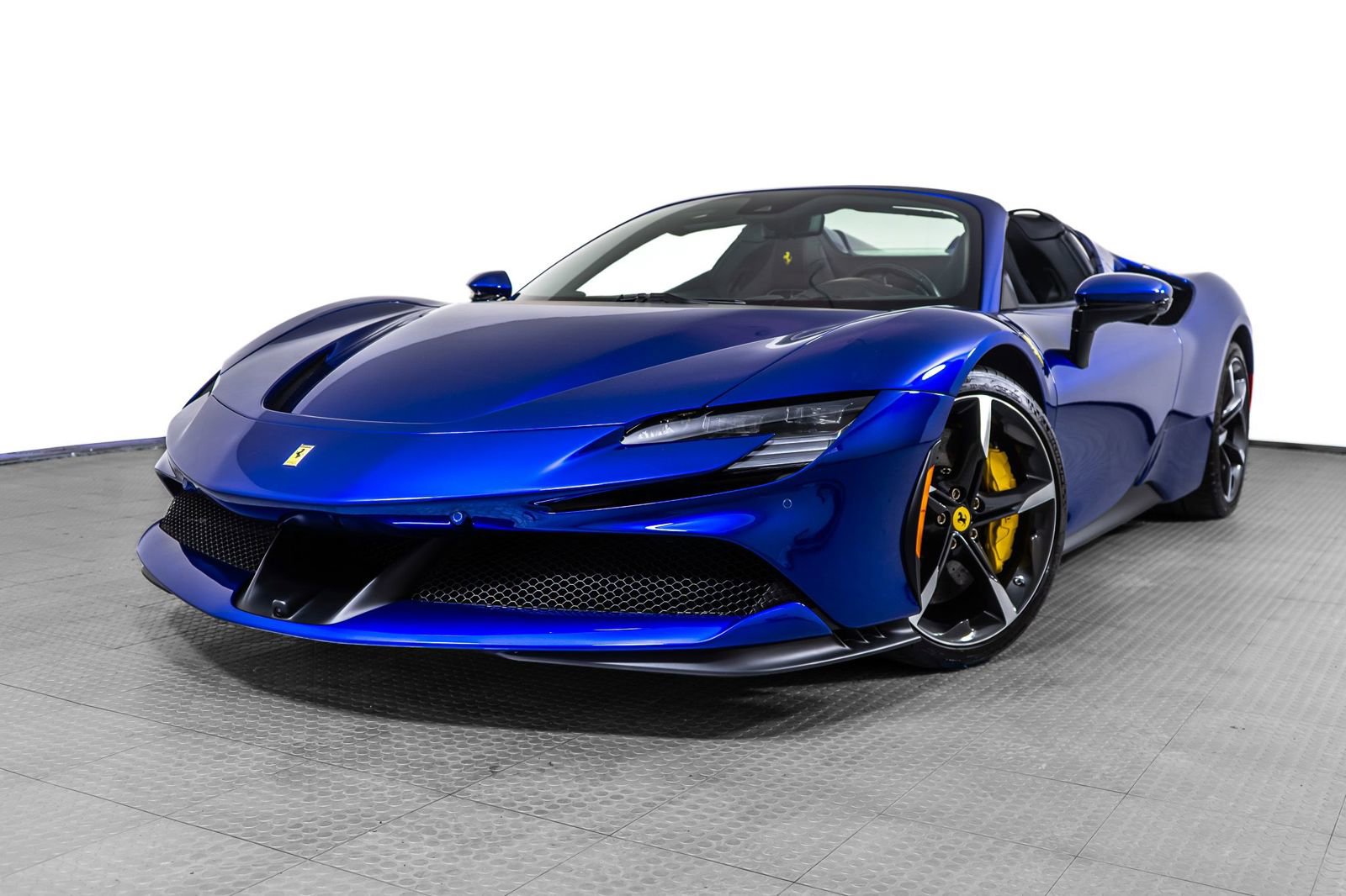 Certified 2025 Ferrari SF90 Spider AWD/4WD image 1