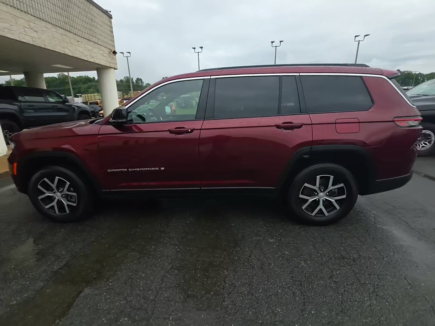 Used 2025 Jeep Grand Cherokee L Limited w/ Trailer Tow Package AWD/4WD video 1