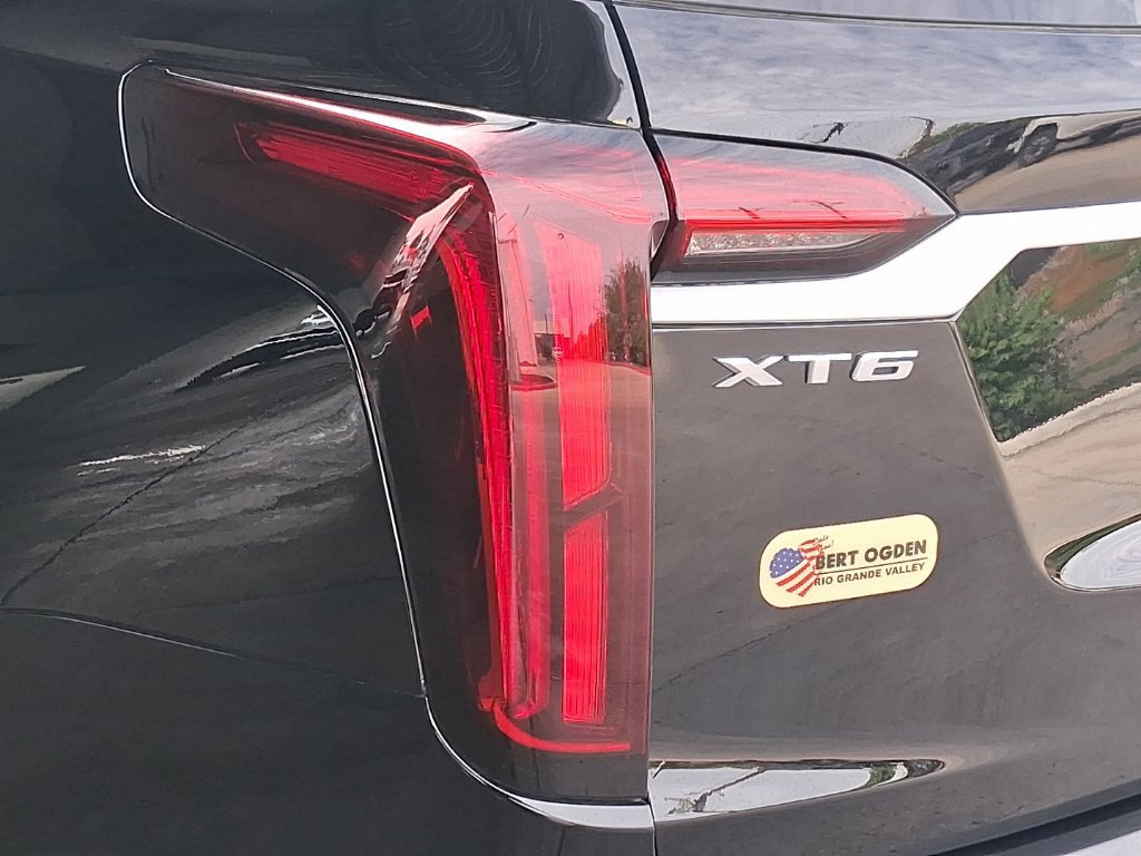 Certified 2025 Cadillac XT6 Luxury w/ LPO, Red Accent Package FWD image 9