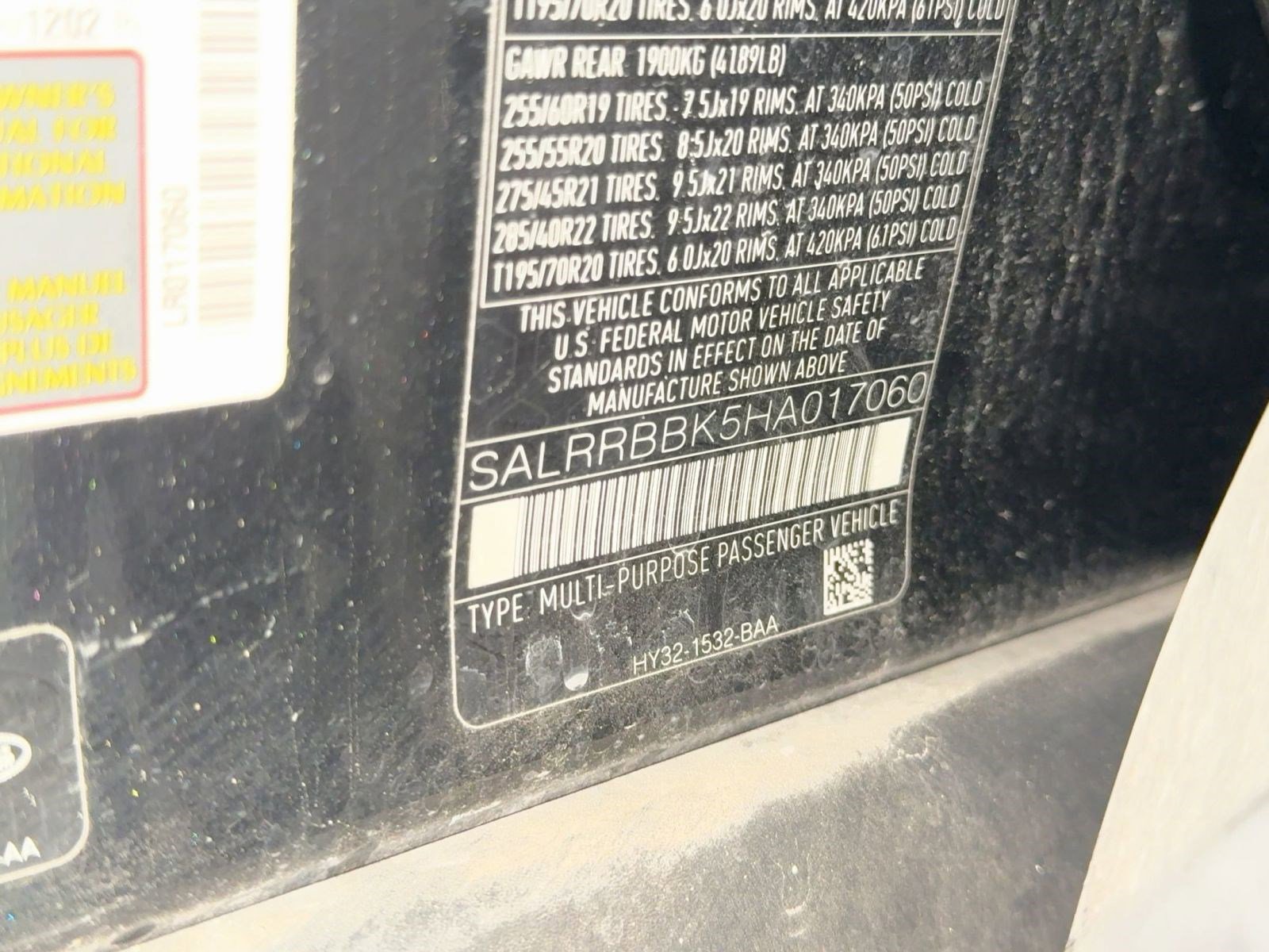 Used 2017 Land Rover Discovery HSE image 21