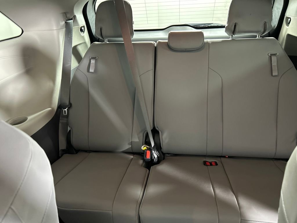 Used 2021 Toyota Sienna XLE image 27