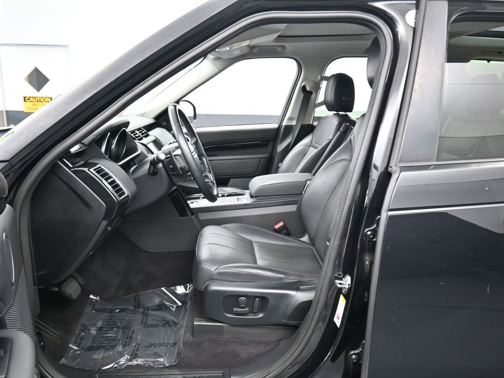 Used 2020 Land Rover Discovery SE image 11