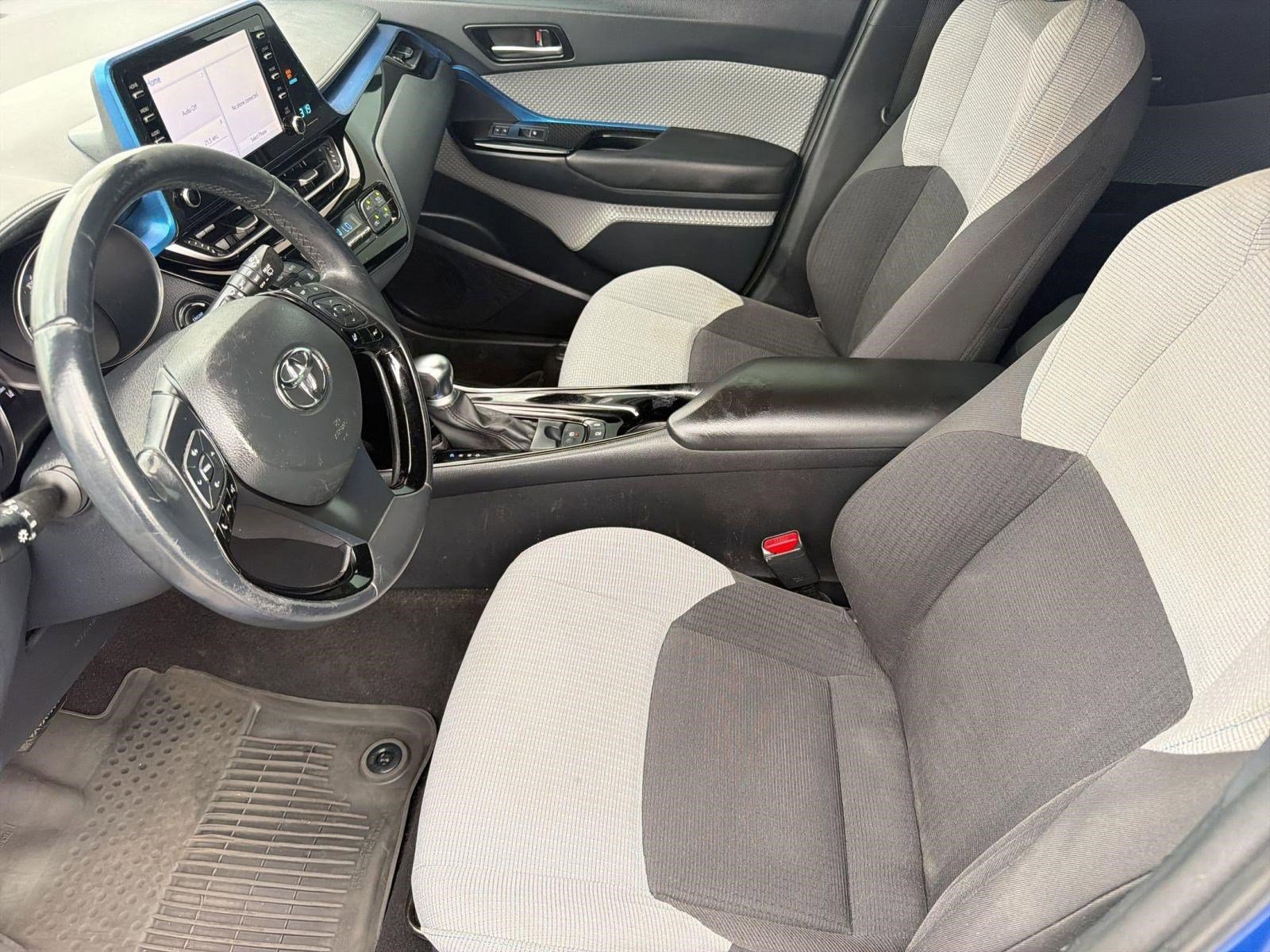 Used 2019 Toyota C-HR XLE FWD image 5