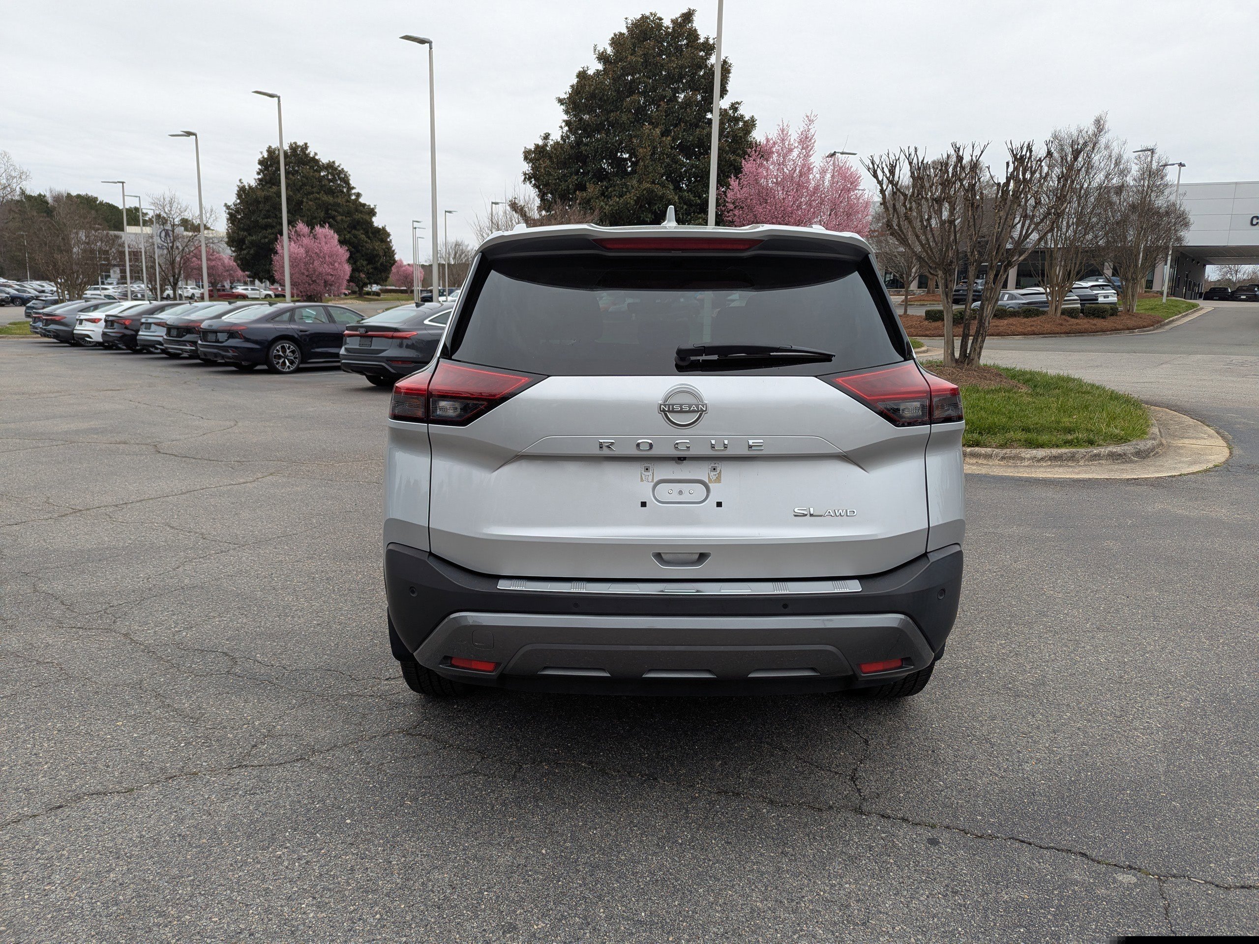 Used 2022 Nissan Rogue SL w/ SL Premium Package image 6