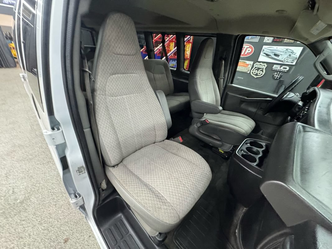 Used 2017 Chevrolet Express 3500 LT w/ LT Preferred Equipment Group RWD image 16