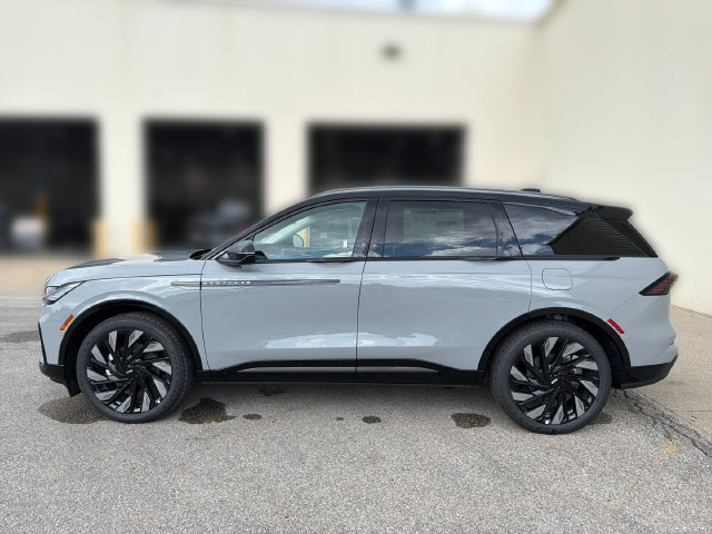 New 2026 Lincoln Nautilus Reserve w/ Jet Appearance Package AWD/4WD image 10